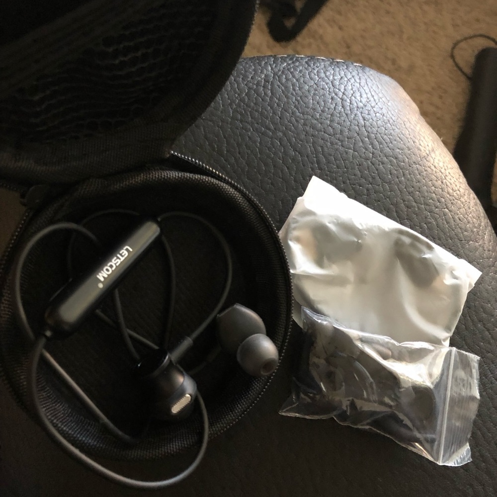 Letscom wireless earbuds - Picture 3 of 6